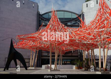 Nizza, Musée d’Art moderne et d’Art Contemporain, MAMAC, Installation Tribut an Alexander Calder von Arne Quinze // Nice, Musee d’art moderne et d’art Foto Stock