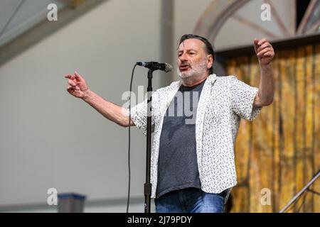 Southside Johnny (John Lyon) e gli Asbury Jukes durante il New Orleans Jazz & Heritage Festival il 6 maggio 2022, all'ippodromo di Fair Grounds a New Orleans, Louisiana (foto di Daniel DeSlover/Sipa USA) Foto Stock