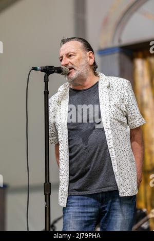 Southside Johnny (John Lyon) e gli Asbury Jukes durante il New Orleans Jazz & Heritage Festival il 6 maggio 2022, all'ippodromo di Fair Grounds a New Orleans, Louisiana (foto di Daniel DeSlover/Sipa USA) Foto Stock