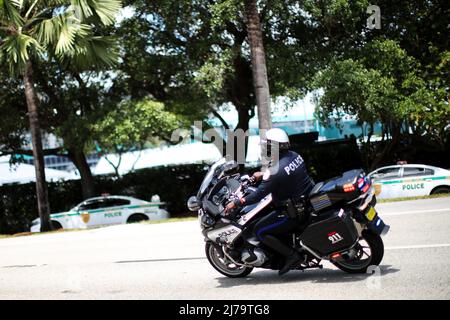 Atmosphere - motociclista della polizia. Gran Premio di Miami, sabato 7th maggio 2022. Autodromo Internazionale di Miami, Florida, Stati Uniti. Foto Stock