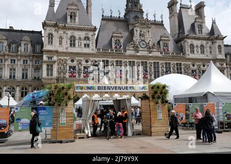 Sabato 7 maggio è stata organizzata una Giornata dell'Europa nella piazza di fronte al municipio di Parigi, con stand per ONG e una sala conferenze Foto Stock