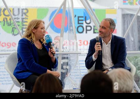 Sabato 7 maggio è stata organizzata una Giornata dell'Europa nella piazza di fronte al municipio di Parigi, con stand per ONG e una sala conferenze Foto Stock