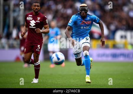 Torino, Italia. 07 maggio 2022. Victor Osimhen della SSC Napoli è sfidato da Gleison Bremer del Torino FC durante la Serie A di calcio tra Torino FC e SSC Napoli. Credit: Nicolò campo/Alamy Live News Foto Stock