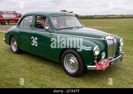 1956 MG Magnette ZA (148 YUM) in mostra all'airshow Shuttleworth Season Premiere del 1st maggio 2022 Foto Stock