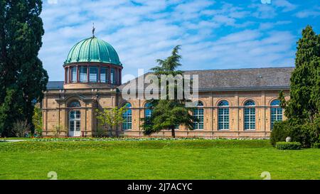 La giovane galleria d'arte nel giardino botanico accanto al palazzo. Karlsruhe, Baden Wuerttemberg, Germania, Europa Foto Stock