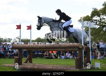 7th maggio 2022, Badminton Estate, Gloucestershire, Inghilterra; Mars Equestrian Badminton Horse Trials, giorno 4; Elizabeth Power Riding SOLADOUN durante la prova di cross country il giorno quattro dei 2022 Badminton Horse Trials Foto Stock