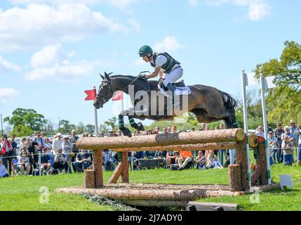 7th maggio 2022, Badminton Estate, Gloucestershire, Inghilterra; Mars Equestrian Badminton Horse Trials, giorno 4; Padraig McCarthy guida FALLULAH4 durante la prova di cross country il giorno quattro dei 2022 Badminton Horse Trials Foto Stock