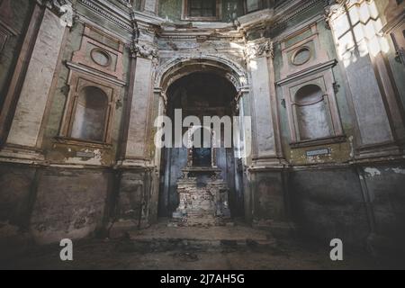 Vista della chiesa abbandonata della Madonna delle Vigne. Trino Vercellese, distretto di Vercelli, Piemonte, Italia. Foto Stock