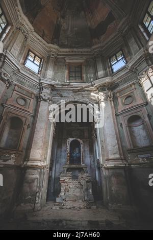 Vista della chiesa abbandonata della Madonna delle Vigne. Trino Vercellese, distretto di Vercelli, Piemonte, Italia. Foto Stock