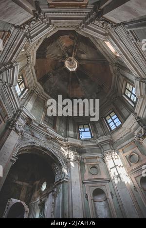 Vista della chiesa abbandonata della Madonna delle Vigne. Trino Vercellese, distretto di Vercelli, Piemonte, Italia. Foto Stock