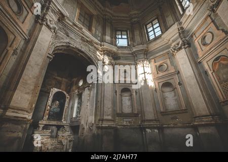 Vista della chiesa abbandonata della Madonna delle Vigne. Trino Vercellese, distretto di Vercelli, Piemonte, Italia. Foto Stock