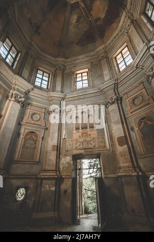 Vista della chiesa abbandonata della Madonna delle Vigne. Trino Vercellese, distretto di Vercelli, Piemonte, Italia. Foto Stock