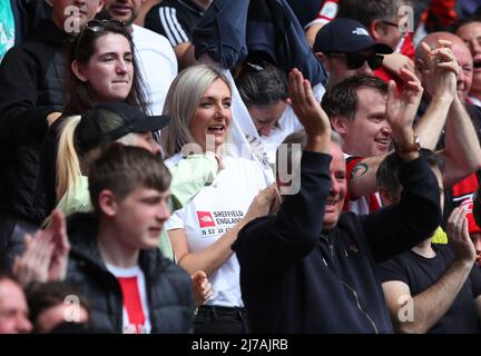 Sheffield, Inghilterra, 7th maggio 2022. I fan di Sheffield Utd durante la partita del campionato Sky Bet a Bramall Lane, Sheffield. Il credito d'immagine dovrebbe leggere: Simon Bellis / Sportimage Credit: Sportimage/Alamy Live News Foto Stock