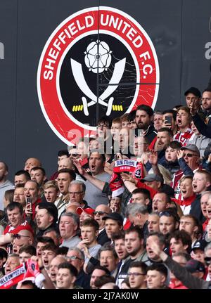 Sheffield, Inghilterra, 7th maggio 2022. I tifosi di Sheffield United prima della partita del campionato Sky Bet a Bramall Lane, Sheffield. Il credito dell'immagine dovrebbe leggere: Darren Staples / Sportimage Credit: Sportimage/Alamy Live News Foto Stock