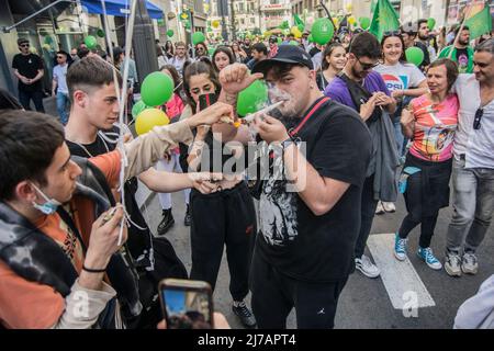 La marcia Mondiale Marijuana celebra il suo 25th anniversario in Spagna con una dimostrazione che nella sua ultima edizione ha riunito migliaia di persone per chiedere la legalizzazione di tutti gli usi della marijuana e la fine della persecuzione del settore. A pochi metri dal Congresso dei deputati, dove un sottocomitato sta studiando la possibile regolamentazione dell'uso medicinale della cannabis, la marcia Mondiale Marijuana, che si svolge da 25 anni in Spagna, inizierà questo sabato. Nell'ultimo appello per questa manifestazione di strada, prima della pandemia, più di 40.000 persone si sono riunite, secondo il Foto Stock