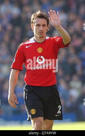 PORTSMOUTH V MAN UTD 30-10-04 GARY NEVILLE PIC MIKE WALKER, 2004 Foto Stock