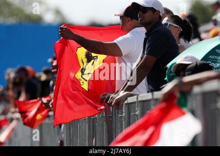 Miami, Stati Uniti. 07th maggio 2022. Circuito atmosfera - Ferrari tifosi. Gran Premio di Miami, sabato 7th maggio 2022. Autodromo Internazionale di Miami, Florida, Stati Uniti. Credit: James Moy/Alamy Live News Foto Stock