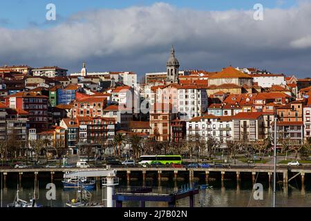 Una cittadina tradizionale nei Paesi Baschi vicino Bilbao, Spagna Foto Stock