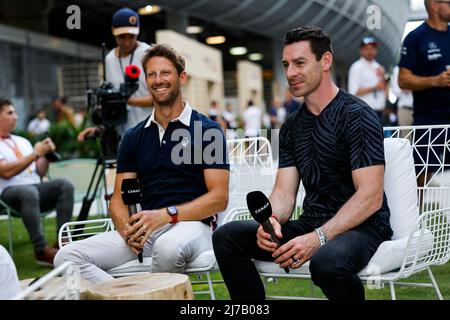 GROSJEAN Romain e PAGENAUD Simon in un'intervista per Canal + durante la Formula 1 Crypto.com Miami Grand Prix 2022, 5th round del FIA Formula uno World Championship 2022, sull'autodromo Internazionale di Miami, dal 6 al 8 maggio 2022 a Miami Gardens, Florida, Stati Uniti d'America - Foto Julien Delfosse / DPPI Foto Stock