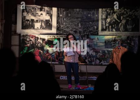 Belfast, Irlanda del Nord. 7th maggio 2022 il comico Lucy Porter ha suonato St Joseph Church, Belfast nell'ambito del Cathedral Quarter Arts Festival 2022 Credit: Bonzo/Alamy Live News Foto Stock