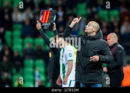 GRONINGEN - (lr) l'allenatore del FC Groningen Danny Buijs durante la partita olandese Eredivie tra il FC Groningen e Sparta Rotterdam allo stadio di Euroborg il 7 maggio 2022 a Groningen, Paesi Bassi. LASKER COR ANP Foto Stock