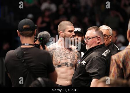 PHOENIX, AZ - MAGGIO 7: Cameron VanCamp si prepara a combattere André Fialho nel loro bout Welterweight durante l'evento UFC 274 al Footprint Center il 7 maggio 2022 a Phoenix, Arizona, Stati Uniti. (Foto di Louis Grasse/PxImages) Foto Stock