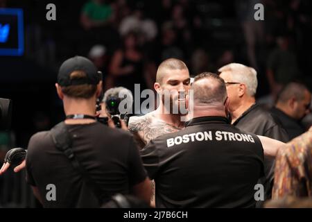 PHOENIX, AZ - MAGGIO 7: Cameron VanCamp si prepara a combattere André Fialho nel loro bout Welterweight durante l'evento UFC 274 al Footprint Center il 7 maggio 2022 a Phoenix, Arizona, Stati Uniti. (Foto di Louis Grasse/PxImages) Foto Stock