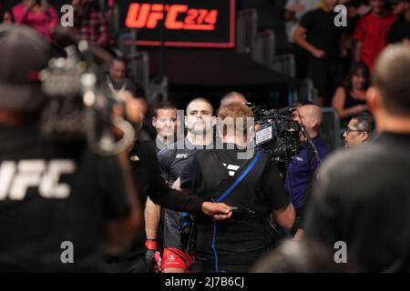 PHOENIX, AZ - MAGGIO 7: André Fialho si prepara a combattere Cameron VanCamp nel loro bout Welterweight durante l'evento UFC 274 al Footprint Center il 7 maggio 2022 a Phoenix, Arizona, Stati Uniti. (Foto di Louis Grasse/PxImages) Foto Stock