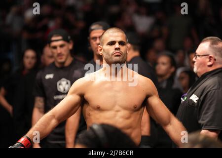 PHOENIX, AZ - MAGGIO 7: André Fialho si prepara a combattere Cameron VanCamp nel loro bout Welterweight durante l'evento UFC 274 al Footprint Center il 7 maggio 2022 a Phoenix, Arizona, Stati Uniti. (Foto di Louis Grasse/PxImages) Foto Stock