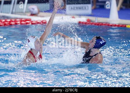 Silvia Avegno (SIS Roma) vs Bronte Riley Halligan (Ekipe Orizzonte) durante la Semifinale - SIS Roma vs Ekipe Orizzonte, Waterpolo Italian Serie A1 Women in Roma, Italy, May 07 2022 Foto Stock