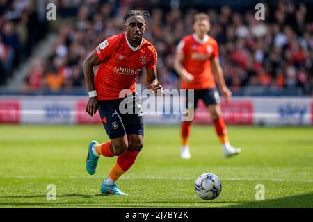 Amari’i Bell (29) di Luton Town durante la partita del Campionato Sky Bet tra Luton Town e Reading a Kenilworth Road, Luton, Inghilterra, il 7 maggio 2022. Foto di David Horn. Foto Stock