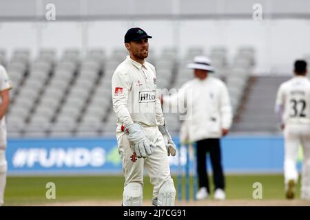 8th maggio 2022; Emirates Old Trafford, Manchester, Lancashire, Inghilterra; Campionato della contea di Cricket, Lancashire contro Warwickshire, giorno 4; il guardiano del Lancashire Phil Salt Foto Stock