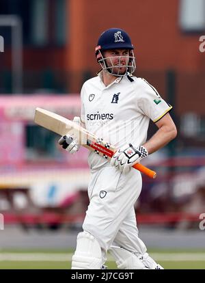 8th maggio 2022; Emirates Old Trafford, Manchester, Lancashire, Inghilterra; Campionato della contea di Cricket, Lancashire contro Warwickshire, giorno 4; Dom Sibley del Warwickshire Foto Stock