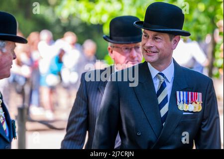 Londra, Regno Unito. 8 maggio 2022. Sua altezza reale Principe Edoardo (nella foto) Conte di Wessex, KG, GCVO, CD, ADC, Il Royal Honorary Colonel il Royal Wessex Yeomanry prenderà il saluto domenica 8th maggio 2022 alla Parata annuale e al Servizio dell'associazione combinata dei vecchi compagni di Cavalleria presso il Memoriale di Cavalleria adiacente al Bandstand di Hyde Park. Credit: Guy Bell/Alamy Live News Foto Stock