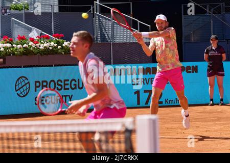 Madrid, Spagna. 08 maggio 2022. Tennis: Mutua Madrid Torneo di tennis aperto - Madrid, Doppia partita, uomini, finale: Wesley Koolhof (NED) e Neal Skupski V Juan Sebastian Cabal (col) e Robert Farah (col). Credit: EnriquePSans/Alamy Live News Foto Stock