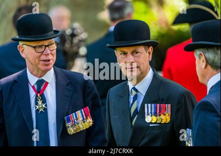 Londra, Regno Unito. 8 maggio 2022. Sua altezza reale Principe Edoardo (nella foto) Conte di Wessex, KG, GCVO, CD, ADC, Il Royal Honorary Colonel il Royal Wessex Yeomanry prenderà il saluto domenica 8th maggio 2022 alla Parata annuale e al Servizio dell'associazione combinata dei vecchi compagni di Cavalleria presso il Memoriale di Cavalleria adiacente al Bandstand di Hyde Park. Credit: Guy Bell/Alamy Live News Foto Stock