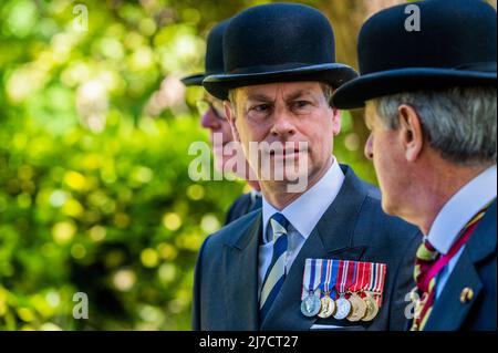 Londra, Regno Unito. 8 maggio 2022. Sua altezza reale Principe Edoardo (nella foto) Conte di Wessex, KG, GCVO, CD, ADC, Il Royal Honorary Colonel il Royal Wessex Yeomanry prenderà il saluto domenica 8th maggio 2022 alla Parata annuale e al Servizio dell'associazione combinata dei vecchi compagni di Cavalleria presso il Memoriale di Cavalleria adiacente al Bandstand di Hyde Park. Credit: Guy Bell/Alamy Live News Foto Stock