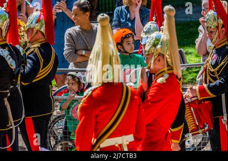 Londra, Regno Unito. 8 maggio 2022. Sua altezza reale Principe Edoardo Conte di Wessex, KG, GCVO, CD, ADC, Il Royal Honorary Colonel il Royal Wessex Yeomanry prenderà il saluto domenica 8th maggio 2022 alla Parata annuale e al Servizio dell'associazione combinata dei vecchi compagni di Cavalleria presso il Memoriale di Cavalleria adiacente al Bandstand di Hyde Park. Credit: Guy Bell/Alamy Live News Foto Stock