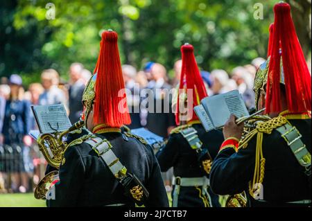 Londra, Regno Unito. 8 maggio 2022. Sua altezza reale Principe Edoardo (nella foto) Conte di Wessex, KG, GCVO, CD, ADC, Il Royal Honorary Colonel il Royal Wessex Yeomanry prenderà il saluto domenica 8th maggio 2022 alla Parata annuale e al Servizio dell'associazione combinata dei vecchi compagni di Cavalleria presso il Memoriale di Cavalleria adiacente al Bandstand di Hyde Park. Credit: Guy Bell/Alamy Live News Foto Stock