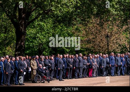 Londra, Regno Unito. 8 maggio 2022. Il servizio dopo la sfilata - sua altezza reale Principe Edoardo Conte di Wessex, KG, GCVO, CD, ADC, Il Royal Honorary Colonel il Royal Wessex Yeomanry prenderà il saluto domenica 8th maggio 2022 alla Parata annuale e al Servizio dell'associazione combinata dei vecchi compagni di Cavalleria presso il Memoriale di Cavalleria adiacente al Bandstand di Hyde Park. Credit: Guy Bell/Alamy Live News Foto Stock