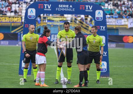 Suning Center, Milano, Italia, 07 maggio 2022, Alborghetti Lisa (FC Internazionale) - Bergamaschi Valentina (AC Milan) prima della partita durante l'Inter - F. Foto Stock