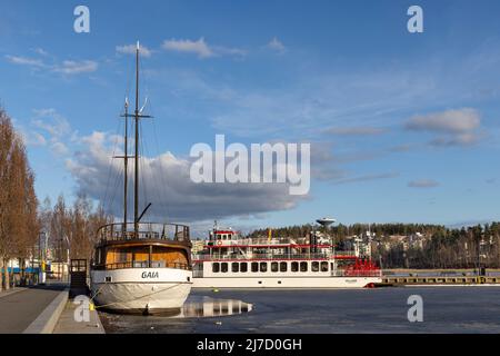 Il lago Jyväsjärvi a Jyväskylä sta per scioglierlo è ghiaccio copertura in primavera Foto Stock