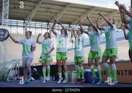 Jena, GERMANIA. 08/05/2022, Almut Schult ( 1 Wolfsburg ) , Ewa Pajor ( 17 Wolfsburg ) , Felicitas Rauch ( 13 Wolfsburg ) , Svenja Huth ( 10 Wolfsburg ) , Joelle Wedemeyer ( 24 Wolfsburg ) , Lena Lattwein ( 8 Wolfsburg ) Durante il flyeralarm Frauenbundesliga tra Carl Zeiss Jena e VfL Wolfsburg a Ernst-Abbe-Sportfeld a Jena, GERMANIA. Flyeralarm Frauenbundesliga Julia Kneissl/SPP Foto Stock