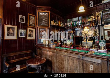 La piu' piccola Public House di Blue Bell York con l'unico decor edwardiano originale elencato di grado II nella citta' di York , North Yorkshire, Inghilterra . Foto Stock