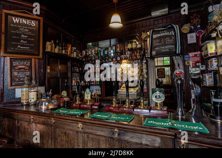 La piu' piccola Public House di Blue Bell York con l'unico decor edwardiano originale elencato di grado II nella citta' di York , North Yorkshire, Inghilterra . Foto Stock