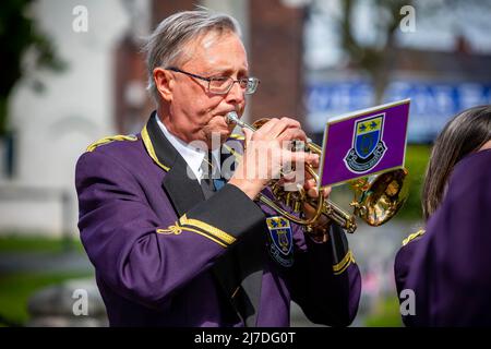 L'anniversario della Giornata dell'ANZAC (Australian and New Zealand Army Corps) è stato ricordato da Veterans e Cadets al Warrington Soldiers Corner Foto Stock