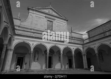 L'Abbazia di Montecassino. È un monastero benedettino situato sulla cima di Montecassino, in Lazio Foto Stock