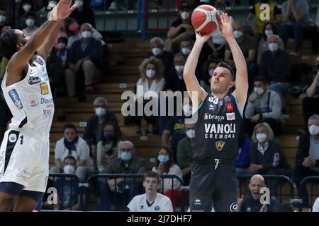 PalaRadi, Cremona, Italia, 08 maggio 2022, ADAS Juskevicius (Vanoli Cremona) durante Vanoli Basket Cremona vs Dolomiti energia Trentino - Campionato Italiano Basket Serie A Foto Stock