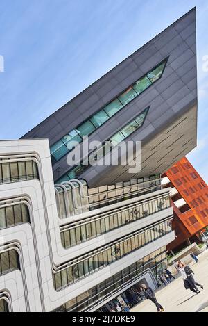 architettura futuristica degli edifici universitari prater a vienna in una giornata di sole Foto Stock