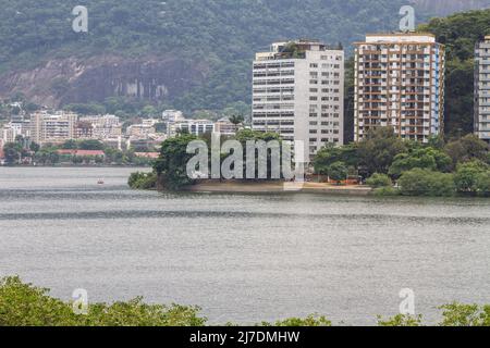 Laguna di Rodrigo de Freitas a Rio de Janeiro, Brasile - 19 marzo 2022: Vista della Laguna di Rodrigo de Freitas a Rio de Janeiro. Foto Stock